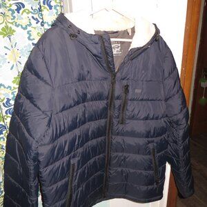 LEVI STRAUSS NAVY PUFFER COAT SIZE L